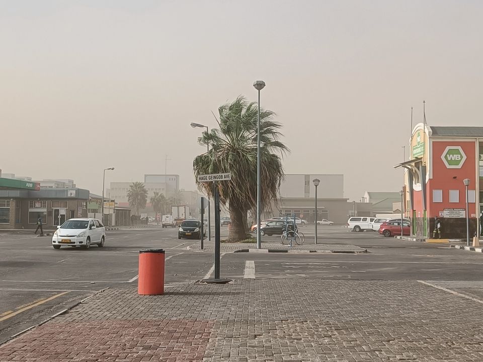Eingeschränkte Sicht durch Sandsturm in Walvis Bay